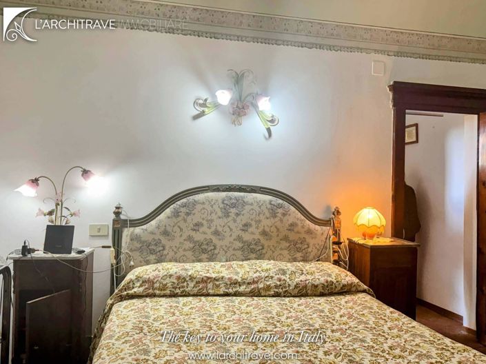 Image No.15-3 Bed House for sale