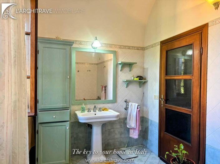 Image No.19-3 Bed House for sale