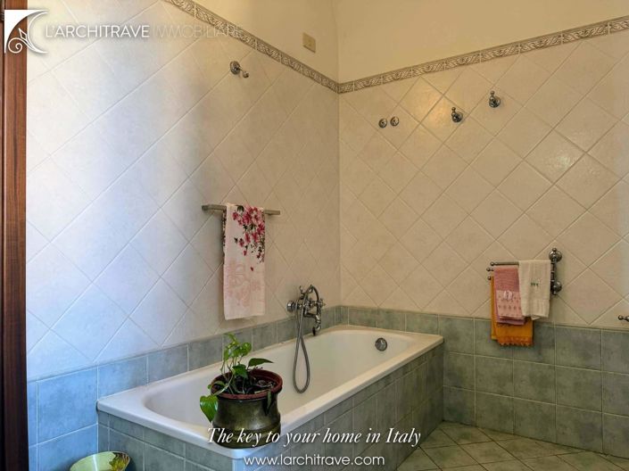 Image No.20-3 Bed House for sale