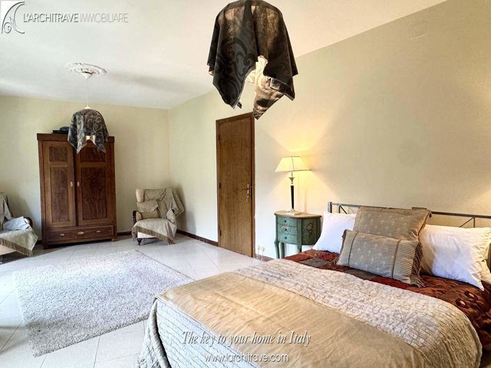 Image No.16-4 Bed House for sale