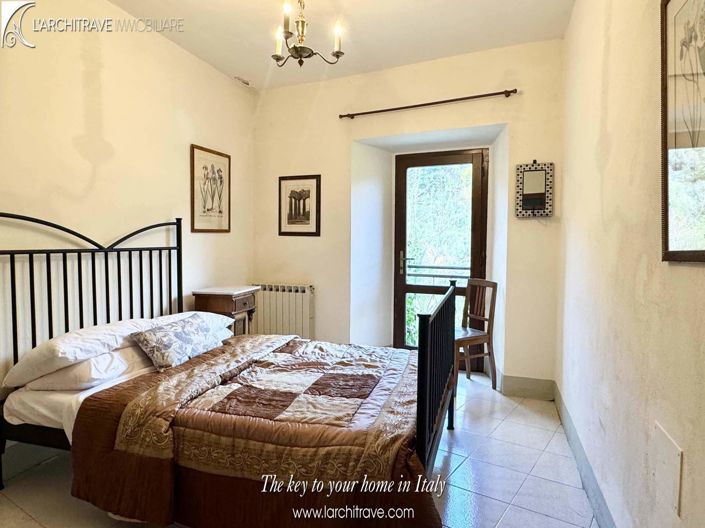 Image No.18-4 Bed House for sale