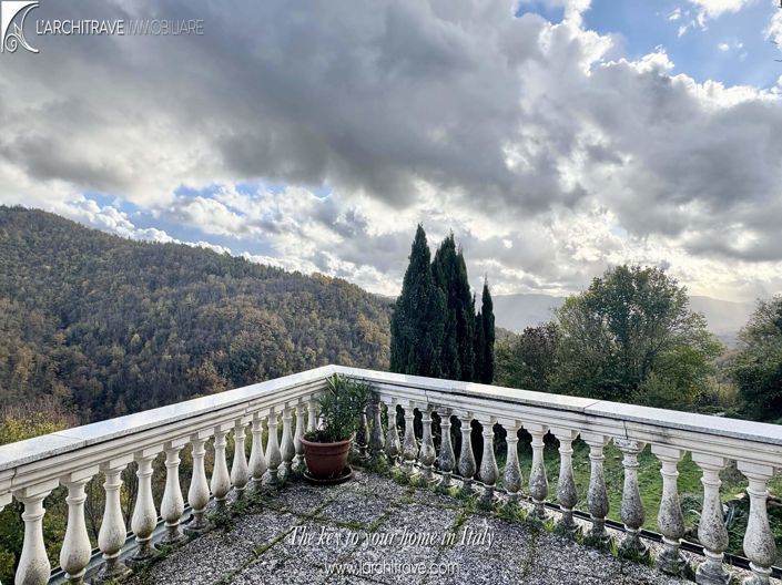 Image No.2-4 Bed House for sale