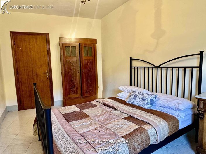 Image No.21-4 Bed House for sale