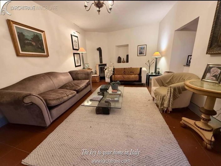 Image No.21-4 Bed House for sale
