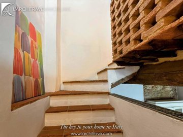 b9b5f061-9668-38ff-b561-aae5bdd24a05