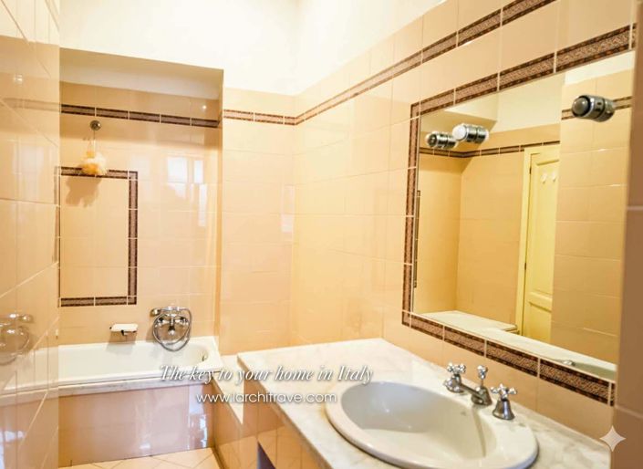 Image No.11-2 Bed House for sale