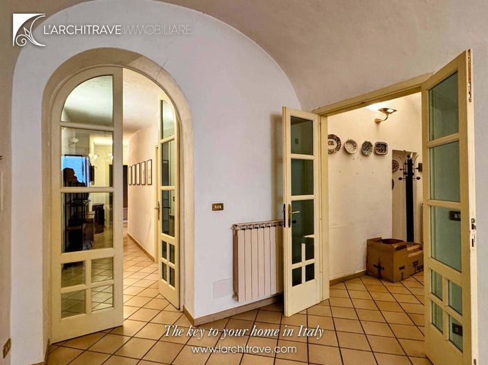 Image No.11-2 Bed House for sale