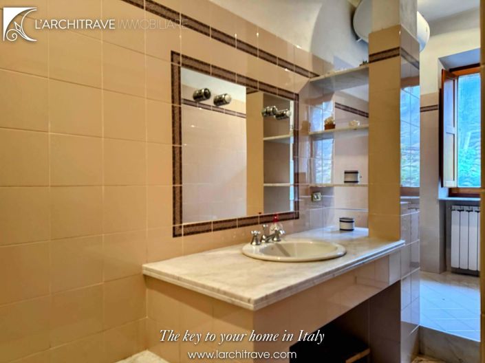 Image No.12-2 Bed House for sale