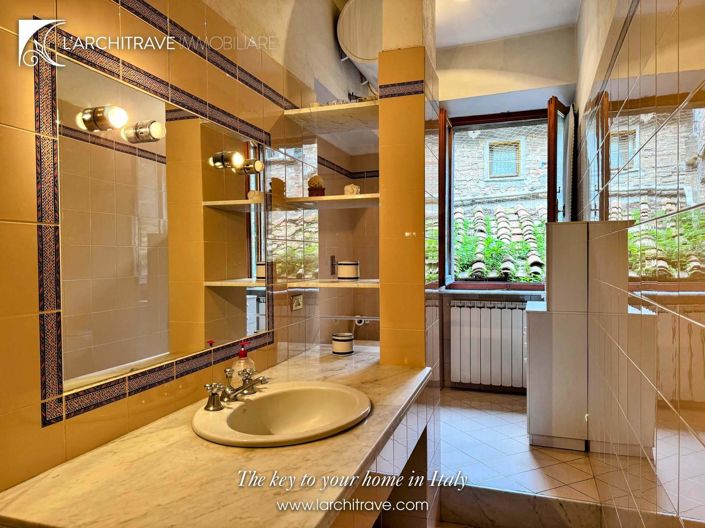 Image No.12-2 Bed House for sale