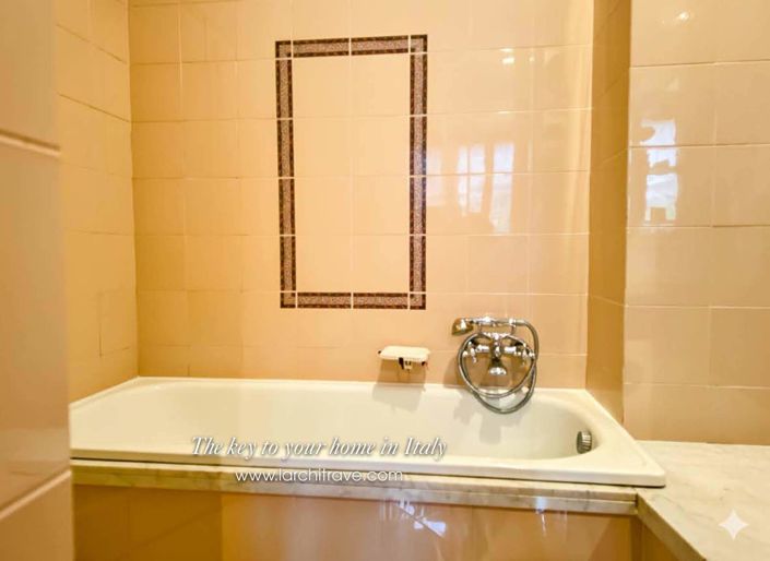 Image No.13-2 Bed House for sale