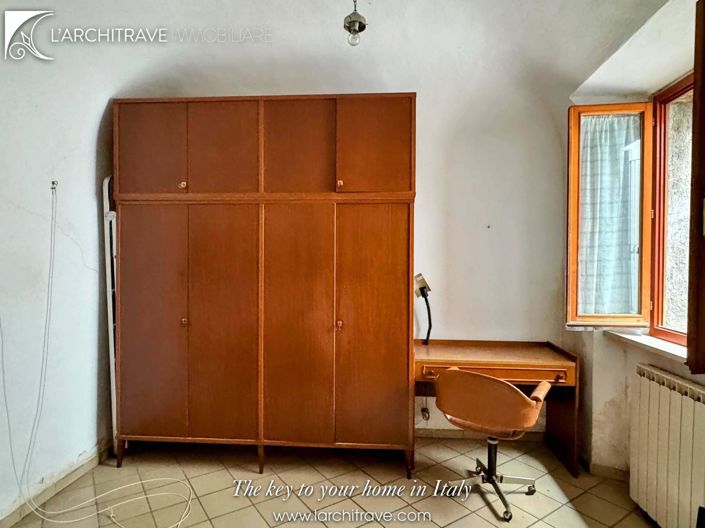 Image No.5-2 Bed House for sale