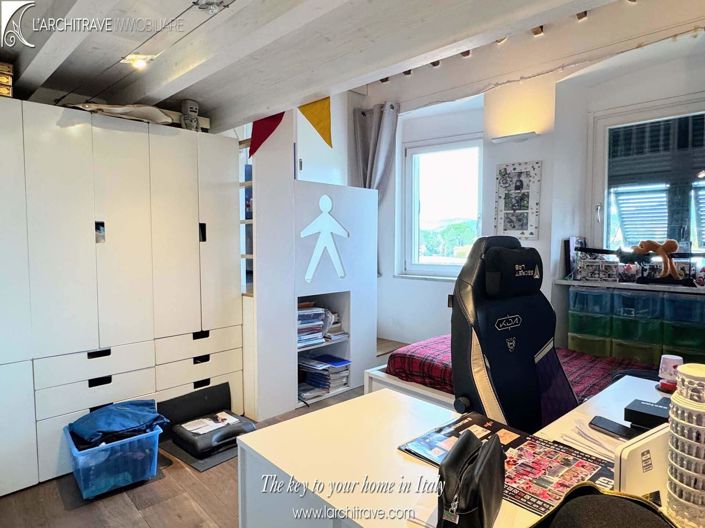 Image No.12-2 Bed House for sale