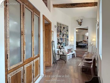 24af1fd2-7cbc-62fe-af90-b209a64980b8