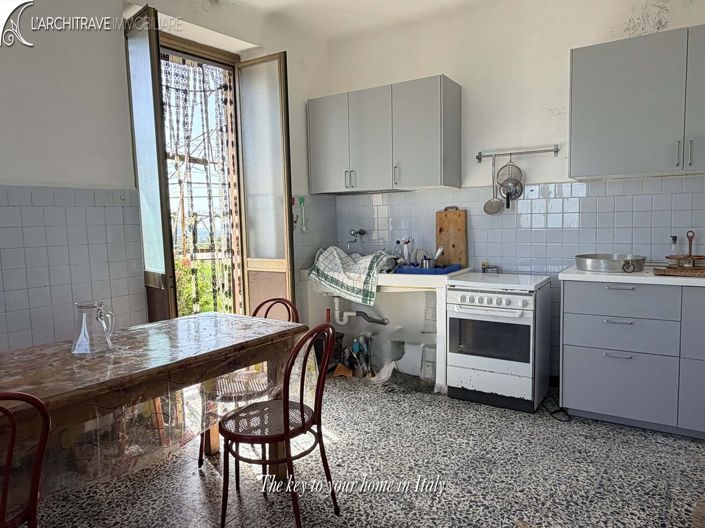 Image No.6-4 Bed House for sale