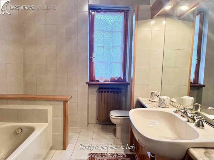 Image No.10-5 Bed Villa for sale