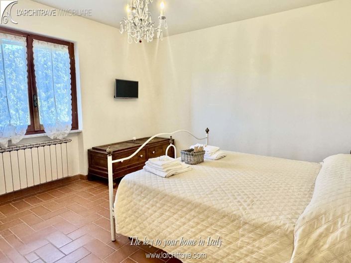 Image No.12-4 Bed House for sale