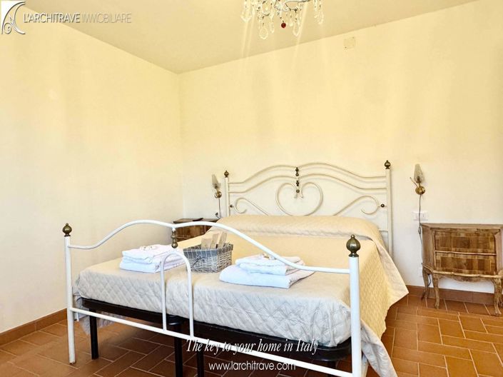 Image No.13-4 Bed House for sale