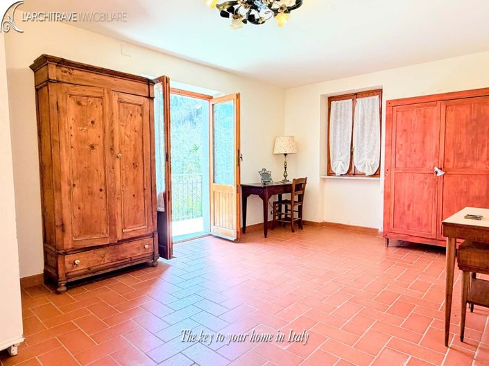 Image No.19-4 Bed House for sale