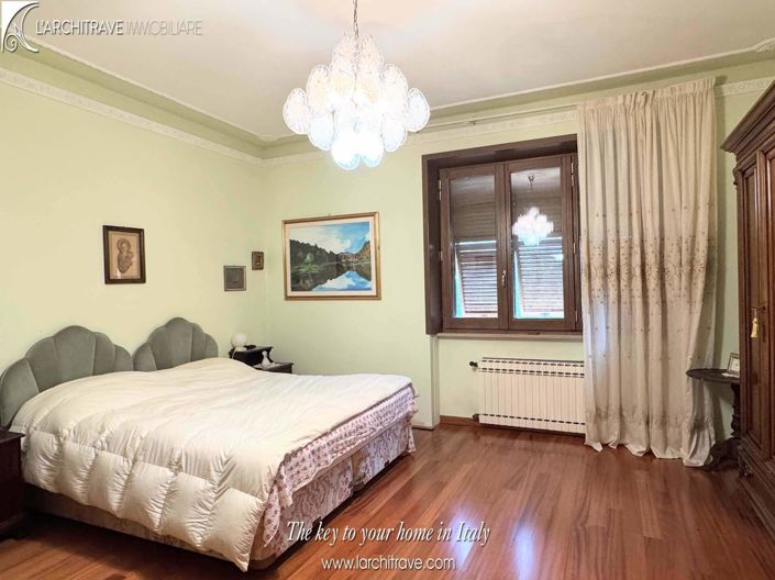 Image No.10-5 Bed Villa for sale