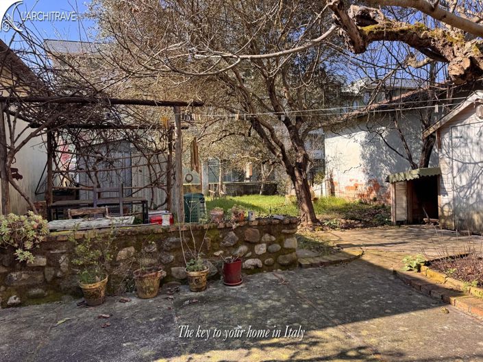 Image No.2-4 Bed House for sale