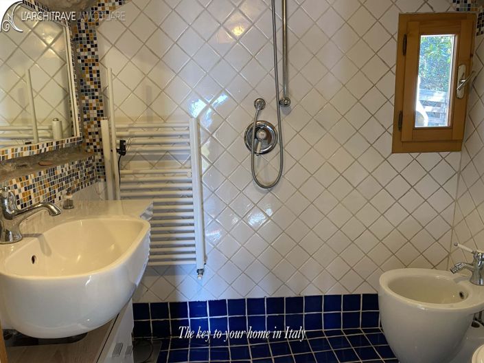 Image No.6-2 Bed House for sale