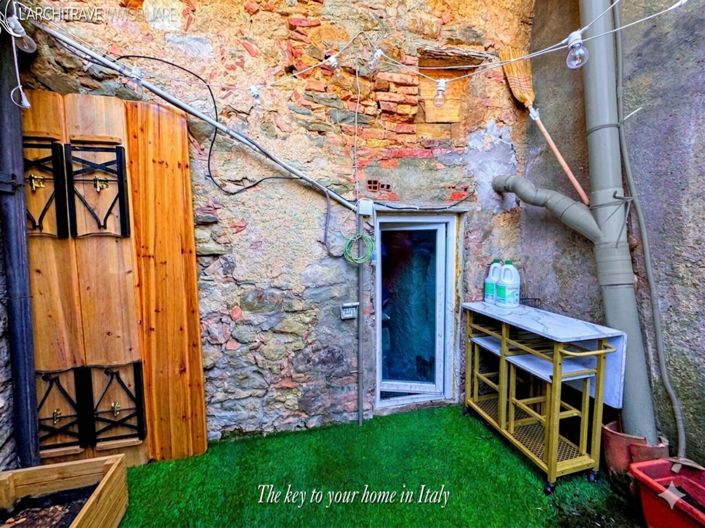 Image No.12-1 Bed House for sale