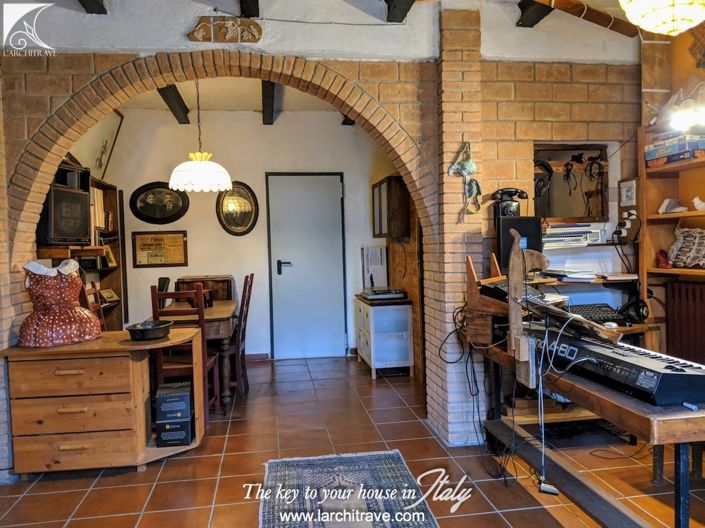 Image No.10-3 Bed House for sale