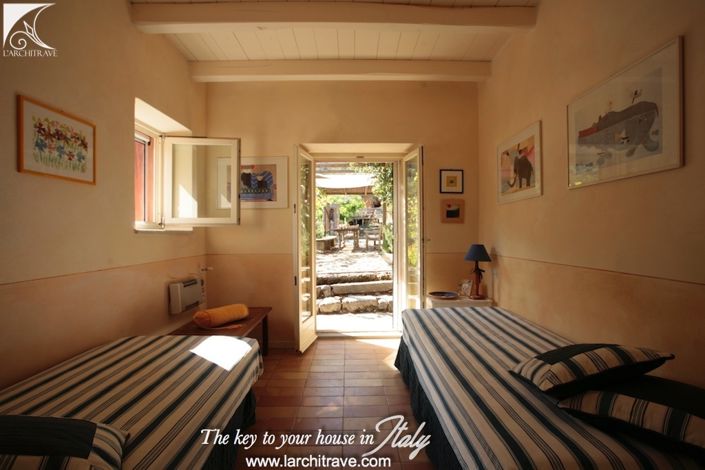 Image No.12-2 Bed House for sale