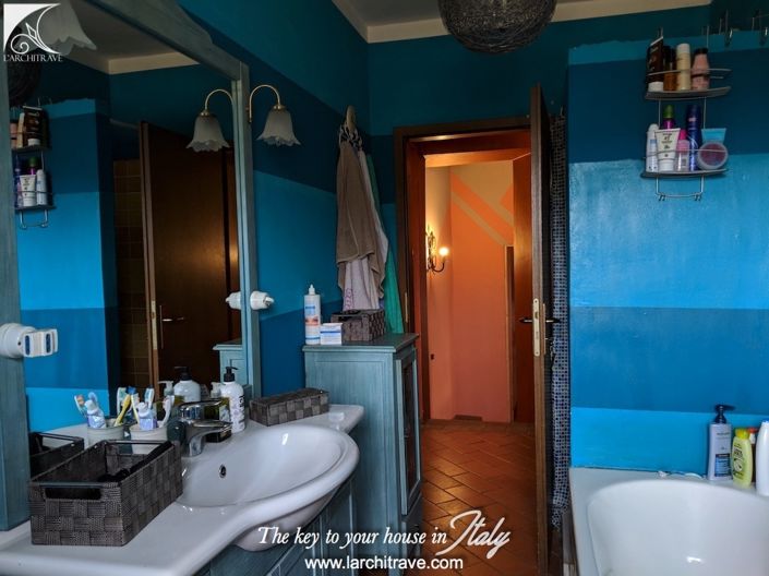Image No.18-4 Bed House for sale