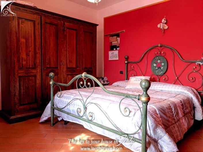 Image No.21-4 Bed House for sale