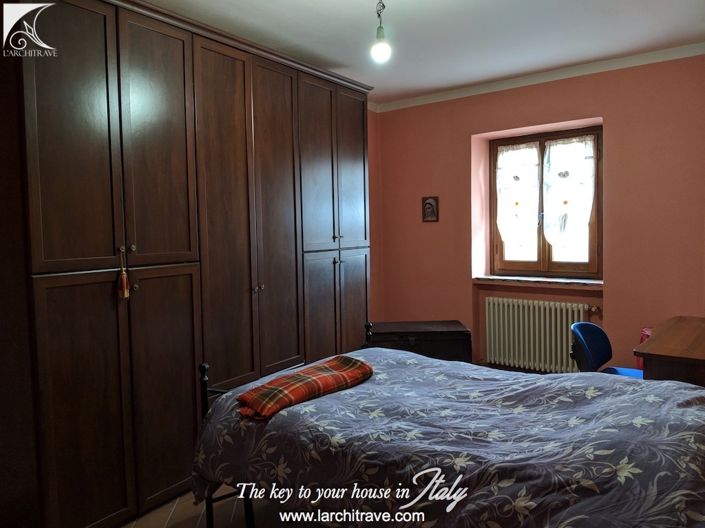 Image No.25-4 Bed House for sale