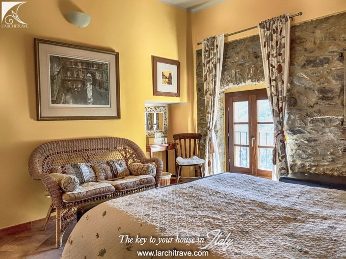 Image No.20-4 Bed House for sale
