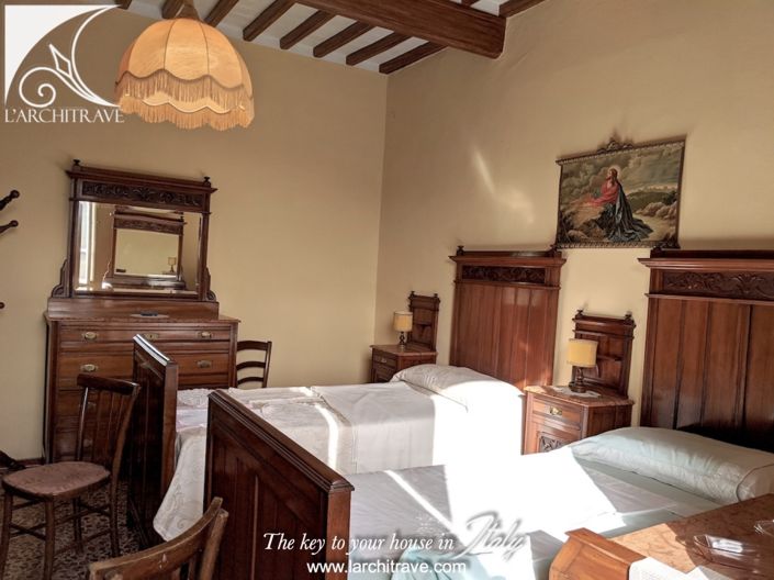 Image No.17-8 Bed House for sale