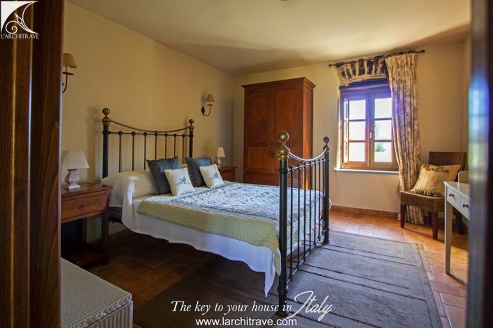 Image No.15-4 Bed House for sale