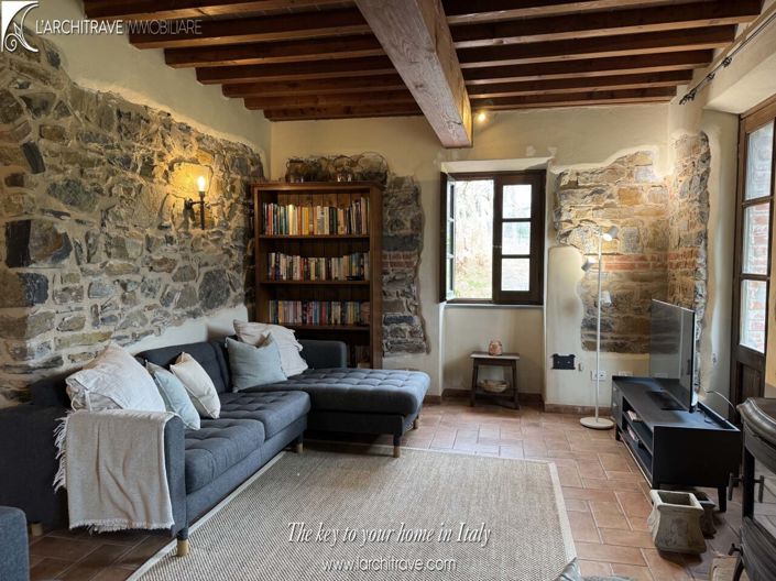 Image No.2-4 Bed House for sale
