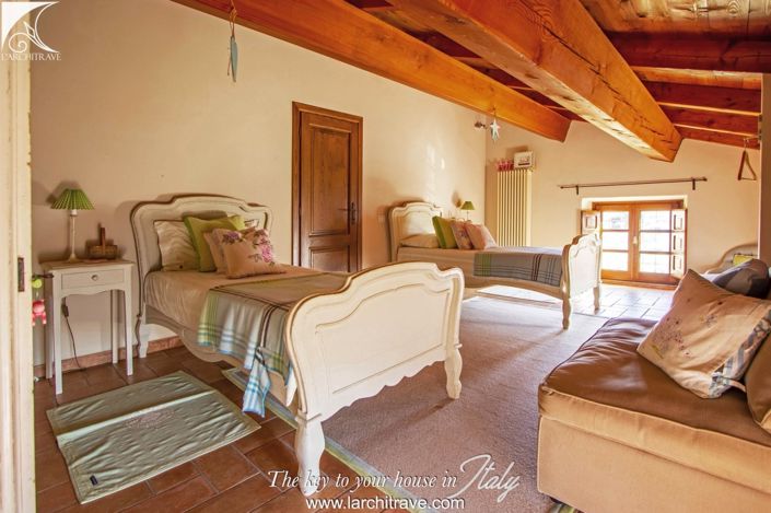 Image No.20-4 Bed House for sale