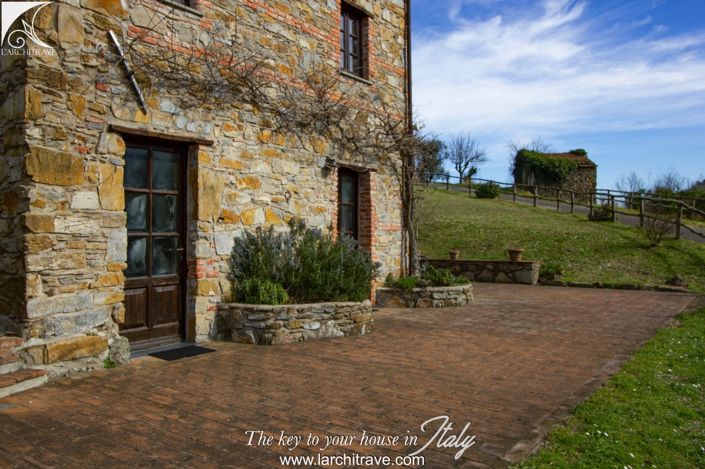 Image No.25-4 Bed House for sale