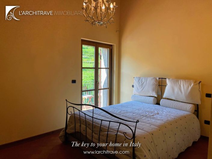 Image No.8-2 Bed House for sale