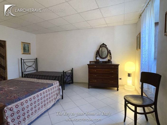 Image No.12-2 Bed House for sale
