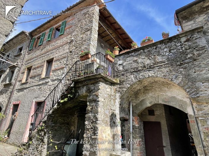 Image No.2-Maison de 4 chambres à vendre à Licciana Nardi