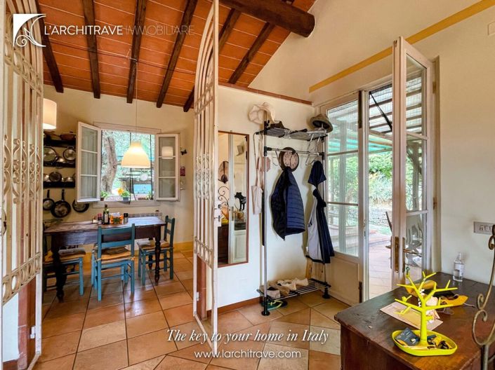 Image No.15-4 Bed House for sale