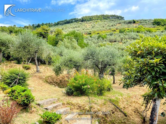 Image No.17-4 Bed House for sale