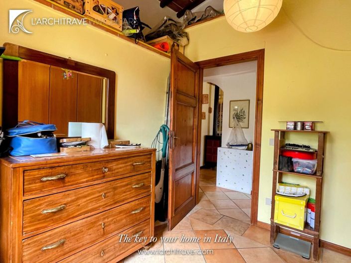 Image No.24-4 Bed House for sale