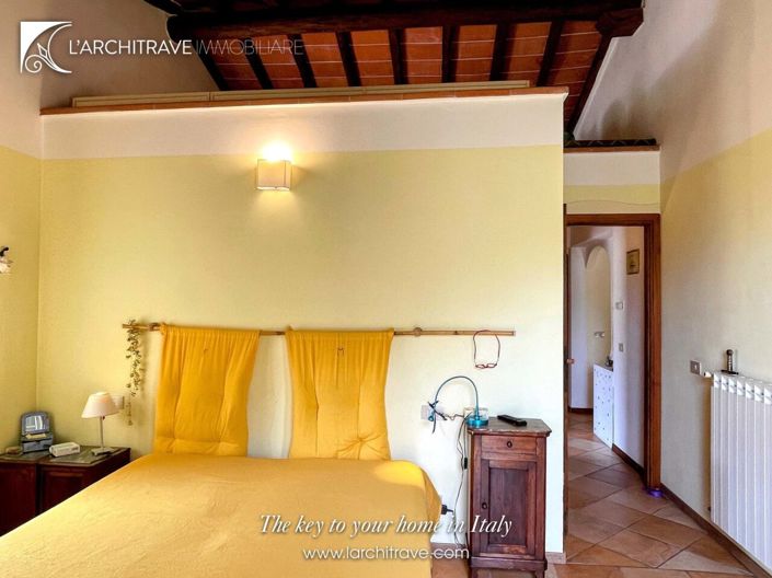 Image No.25-4 Bed House for sale