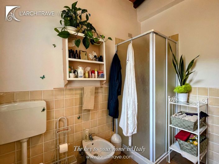 Image No.27-4 Bed House for sale