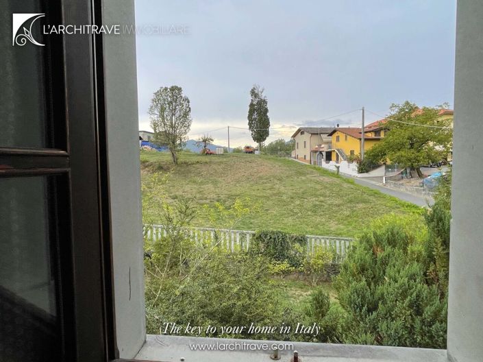 Image No.11-3 Bed House for sale