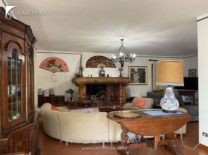 Image No.10-7 Bed House for sale