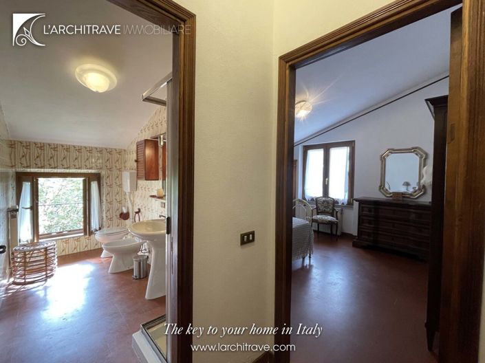 Image No.16-7 Bed House for sale