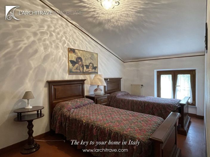 Image No.18-7 Bed House for sale