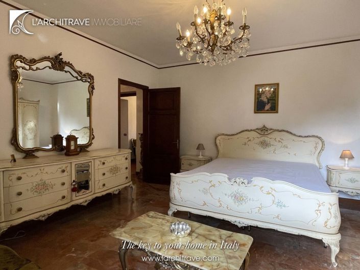 Image No.22-7 Bed House for sale